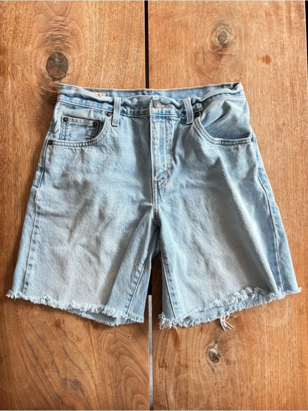 Levi's Denim Shorts Women’s 25 Light Wash Raw Hem - Picture 1 of 10